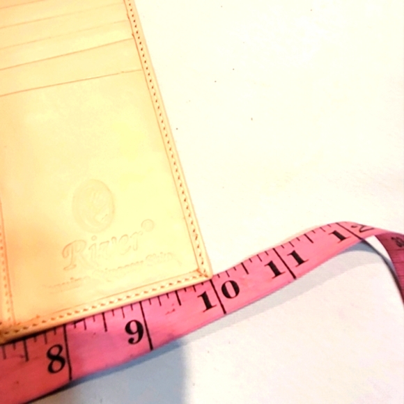 NEVER USED Stingray leather trifold wallet 4" x 6" - Picture 5 of 7